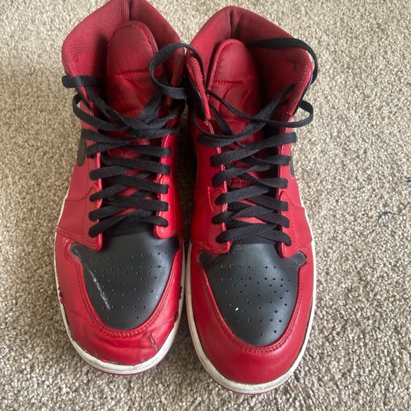 Jordan 1s - Picture 4 of 4